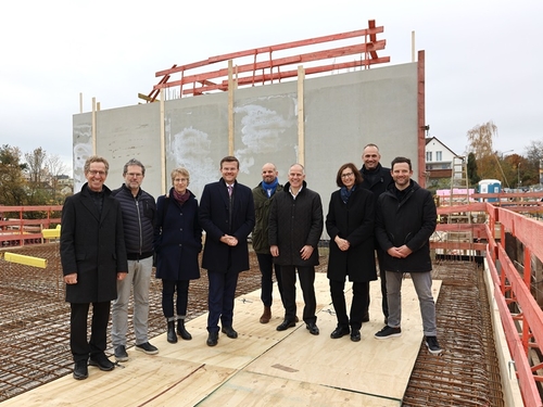 Die Projektbeteiligten auf der ESW-Baustelle in Lichtenreuth